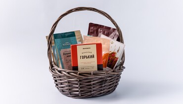 Изображение товара Кофейно-чайный набор в корзине ВкусВилл — подарок для любого случая
