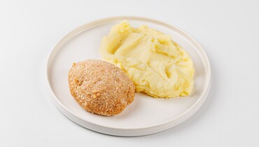 Изображение товара Котлета "Нежная" со сливочным маслом и картофельным пюре