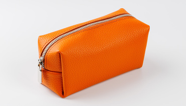 Изображение товара Косметичка из натуральной кожи оранжевая для хранения косметики и гигиенических средств