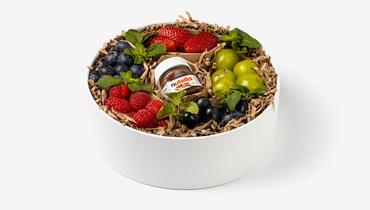 Изображение товара Ягодный набор Сладкое удовольствие с мини Nutella — вкусный подарок