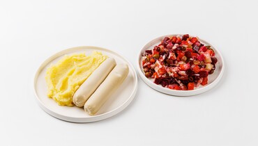 Изображение товара Сосиски куриные с картофельным пюре и салатом винегрет, 390 г