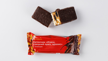Изображение товара Батончик "Изюм, грецкий орех, арахис" с печеньем