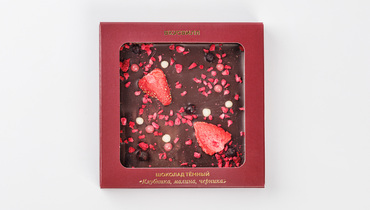 Изображение товара Темный шоколад с клубникой, малиной и черникой ручной работы 60 г