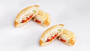 Изображение товара Дабл покет Сифудо - сэндвич из морепродуктов с соусом и свежими овощами