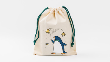 Изображение товара Мешочек для подарков Пингвин со звездами из плотной саржи для оригинальной упаковки подарков